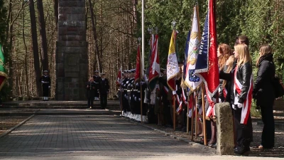Uroczystości pod pomnikiem w Piaśnicy