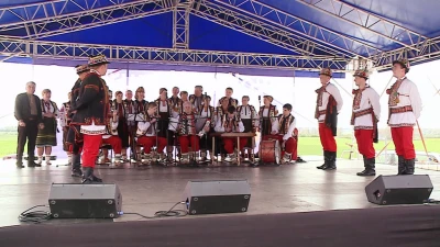 Wspólne grillowanie pod wieżą