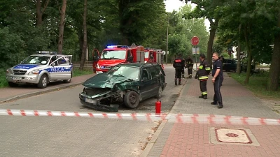 Pijany kierowca uderzył w drzewo