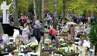 Uroczystość Wszystkich Świętych na wejherowskim cmentarzu 1.11.2017 - fot. Leszek Spigarski