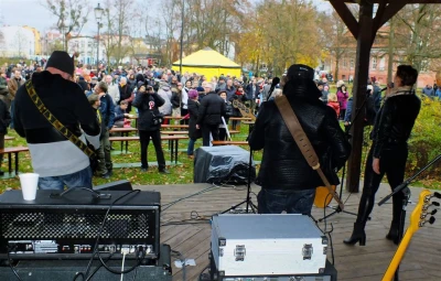 11 listopada 2015 w obiektywie Leszka Spigarskiego - Park Miejski - występ zesołu White Room