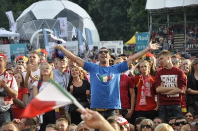 Mecz Hiszpania-Włochy. Tłumy w Fan Zone