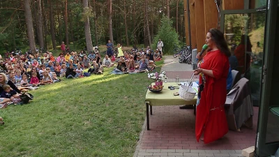 Anna Dymna czytała dzieciom na polanie w Lubiatowie 
