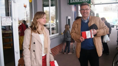 Rozdawali flagi w Bolszewie