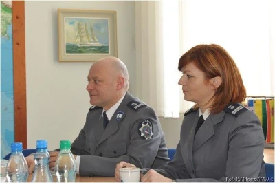 Od lewej siedzą komendant-rektor WSPol w Szczytnie mł. insp. dr hab. Arkadiusz Letkiewicz, dziekan Wydziału Bezpieczeństwa Wewnętrznego i Administracj