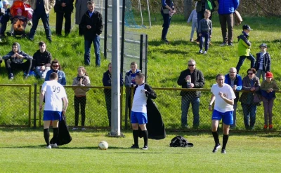 Mecz charytatywny. Księża i samorządowcy dla chorego Karola fot. Leszek Spigarski