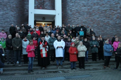 Wielki Piątek i pierwsza Droga Krzyżowa ulicami Choczewa