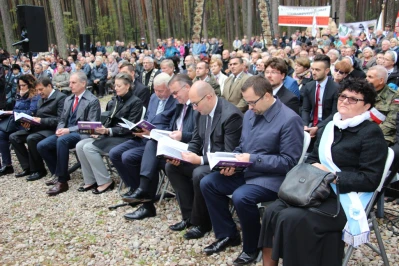Setki osób na obchodach piaśnickich fot. Wiesława Waldowska