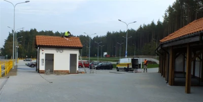Parking przy cmentarzu w Wejherowie (fot. Leszek Spigarski)