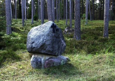 Piaśnica - kamienne stacje Drogi Krzyżowej