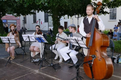 Teatr Pijana Sypialnia na placu Jakuba Wejhera