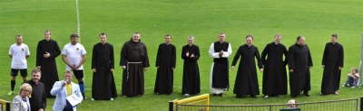 Mecz księża i samorządowcy - przedmeczowe atrakcje - fot. Leszek Spigarski