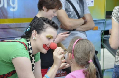 Gdynia: Wystawa w żółtej ciężarówce