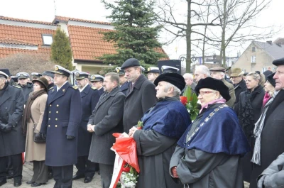 Puck: 91-lecie Polski i morza. Defilada i orędzia w porcie rybackim