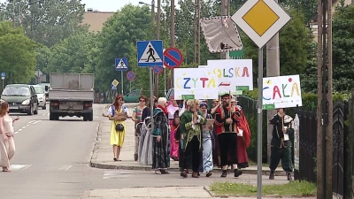 Ulicami Wejherowa przeszła parada postaci bajkowych
