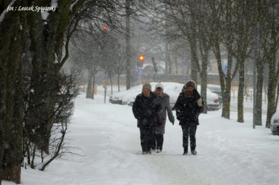 Wejherowo  - zimowa aura na osiedlowych ulicach (8.02.2017) - fot. Leszek Spigarski