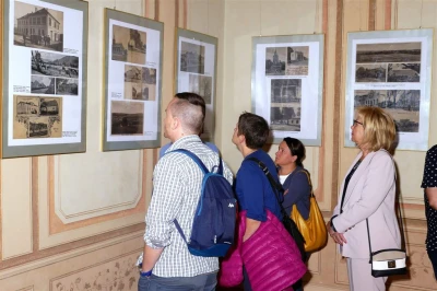 Wernisaż wystawy starych fotografii w wejherowskim muzeum - fot. Leszek Spigarski