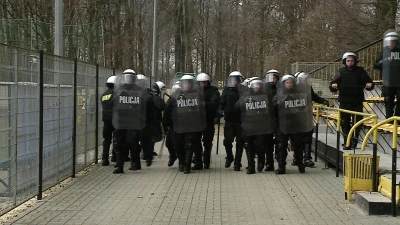 Ćwiczenia policji na stadionie Gryfa Orlex