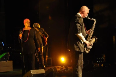 Brenda Boykin featuring Club des Belugas