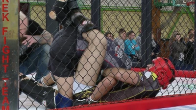 Siła mięśni czy technika, zawody MMA w Pucku