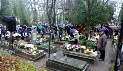 Dzień Zaduszny na starym cmentarzu, 2.11.2017, fot. Leszek Spigarski
