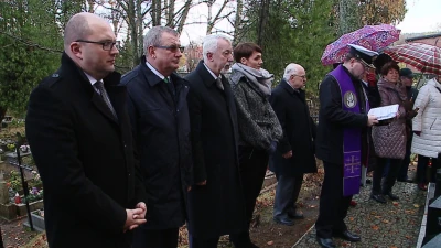 Wejherowo: Składali kwiaty przed mogiłami poległych