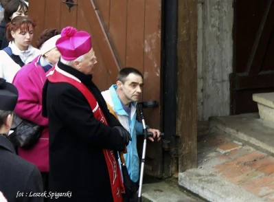 Abp Tadeusz Gocłowski z młodzieżą na Kalwarii (fot. Leszek Spigarski)