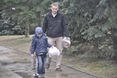 Ze święconką, mimo deszczu