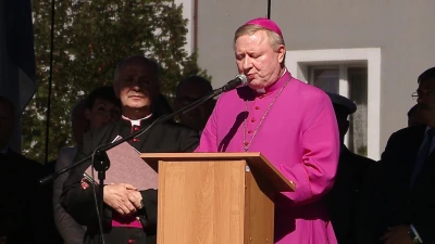 Przekazanie repliki sztandaru 1 Morskiego Pułku Strzelców