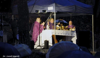 Dzień Zaduszny. Msza święta na starym cmentarzu – fot. Leszek Spigarski