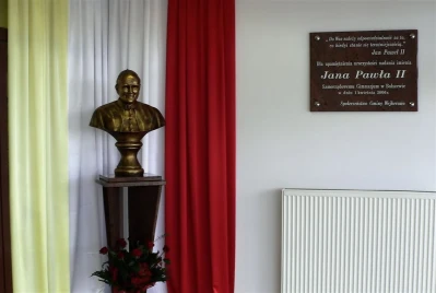Rocznica nadania imienia Jana Pawła II Samorządowemu Gimnazjum w Bolszewie
