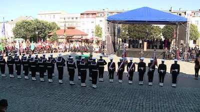 Przekazanie repliki sztandaru 1 Morskiego Pułku Strzelców