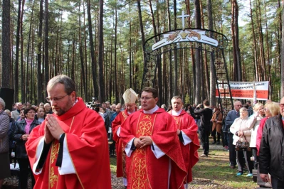 Setki osób na obchodach piaśnickich fot. Wiesława Waldowska