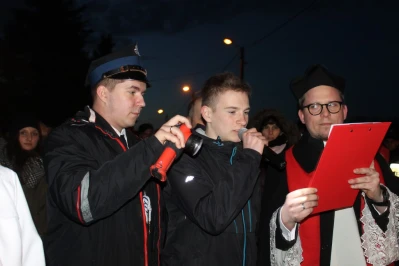 Wielki Piątek i pierwsza Droga Krzyżowa ulicami Choczewa