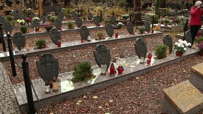 Wejherowo: Składali kwiaty przed mogiłami poległych