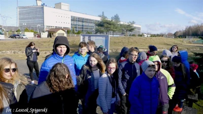 Gimnazjaliści z Kościerzyny zwiedzają Piaśnicę i EW Żarnowiec fot. Leszek Spigarski