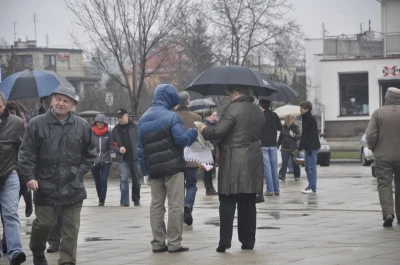 Ze święconką, mimo deszczu