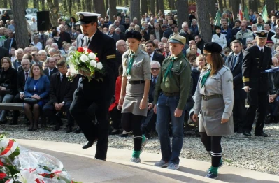Obchody w Piaśnicy: Powstały figury więźniów Stutthofu (fot. Leszek Spigarski)