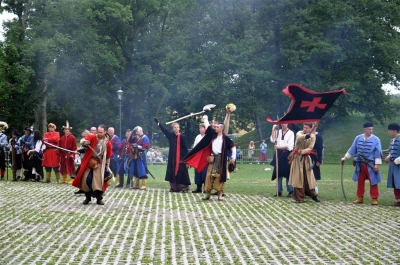 Rekonstrukcja historyczna 2016. Atak na taborowy wóz kupiecki fot. Leszek Spigarski