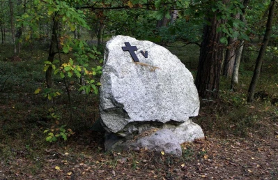 Piaśnica - kamienne stacje Drogi Krzyżowej