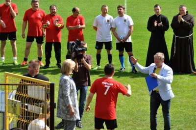 Mecz księża i samorządowcy - przedmeczowe atrakcje - fot. Leszek Spigarski