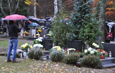 Uroczystość Wszystkich Świętych na wejherowskim cmentarzu - fot. Leszek Spigarski