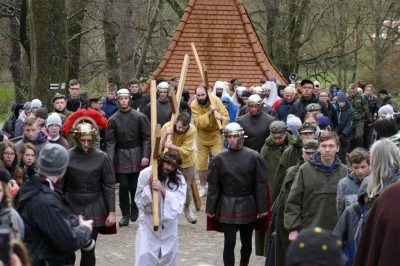 Wielki Piątek - Misterium Męki Pańskiej część II - Na Golgocie. fot. Leszek Spigarski i Marta Krawczyk