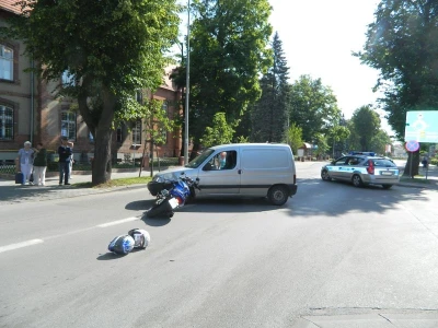 Zderzenie motocykla Suzuki z Peugeotem