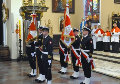Uroczystość poświęcenia repliki sztandaru 1 Morskiego Pułku Strzelców - fot. Leszek Spigarski
