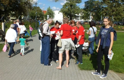 Odkrywali ciekawostki wejherowskiego parku (fot. Leszek Spigarski)