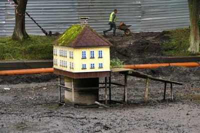 Remont łabędziego stawu w Parku Miejskim, 2017, fot. Leszek Spigarski