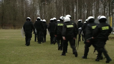 Ćwiczenia policji na stadionie Gryfa Orlex