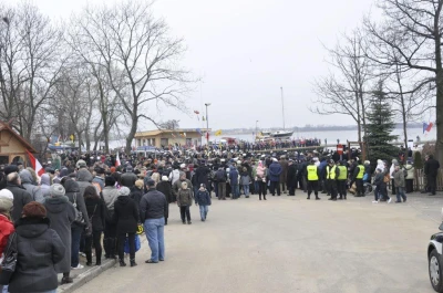 Puck: 91-lecie Polski i morza. Defilada i orędzia w porcie rybackim