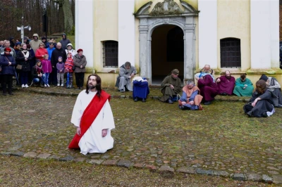 Wielki Czwartek - inscenizacja Drogi Pojmania w wykonaniu Misterników Kaszubskich fot. Leszek Spigarski